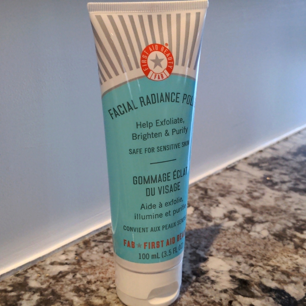 First aid Beauty facial radiance polish,NWT
